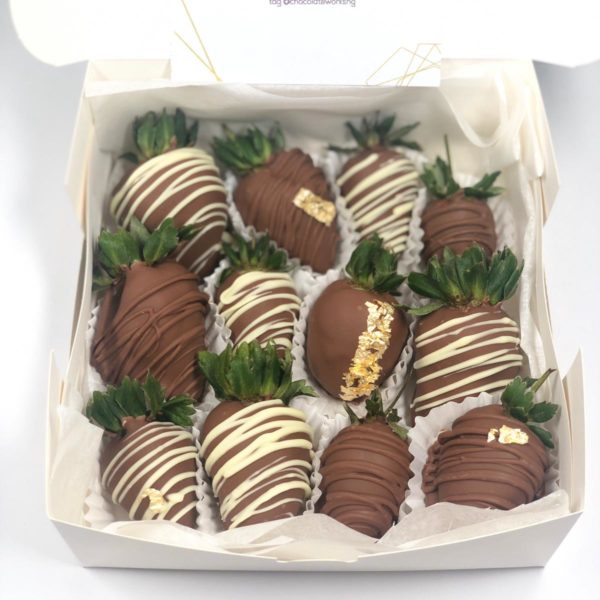 12 pieces of Strawberries Dipped in Chocolate